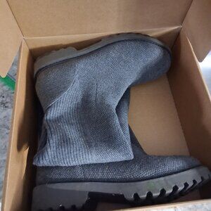 Size 8 Round-Toe Stretchy Wool Knee-High Boots (Filipa)